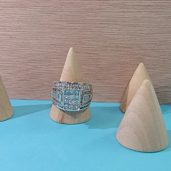 White gold diamond ring sz 8 approximately 3.5 karat weight.mixed diamond cuts